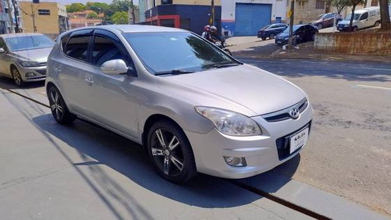 HYUNDAI I30 2.0 MPFI GLS 16V GASOLINA 4P MANUAL HYUNDAI I30 2.0 MPFI GLS 16V GASOLINA 4P MANUAL